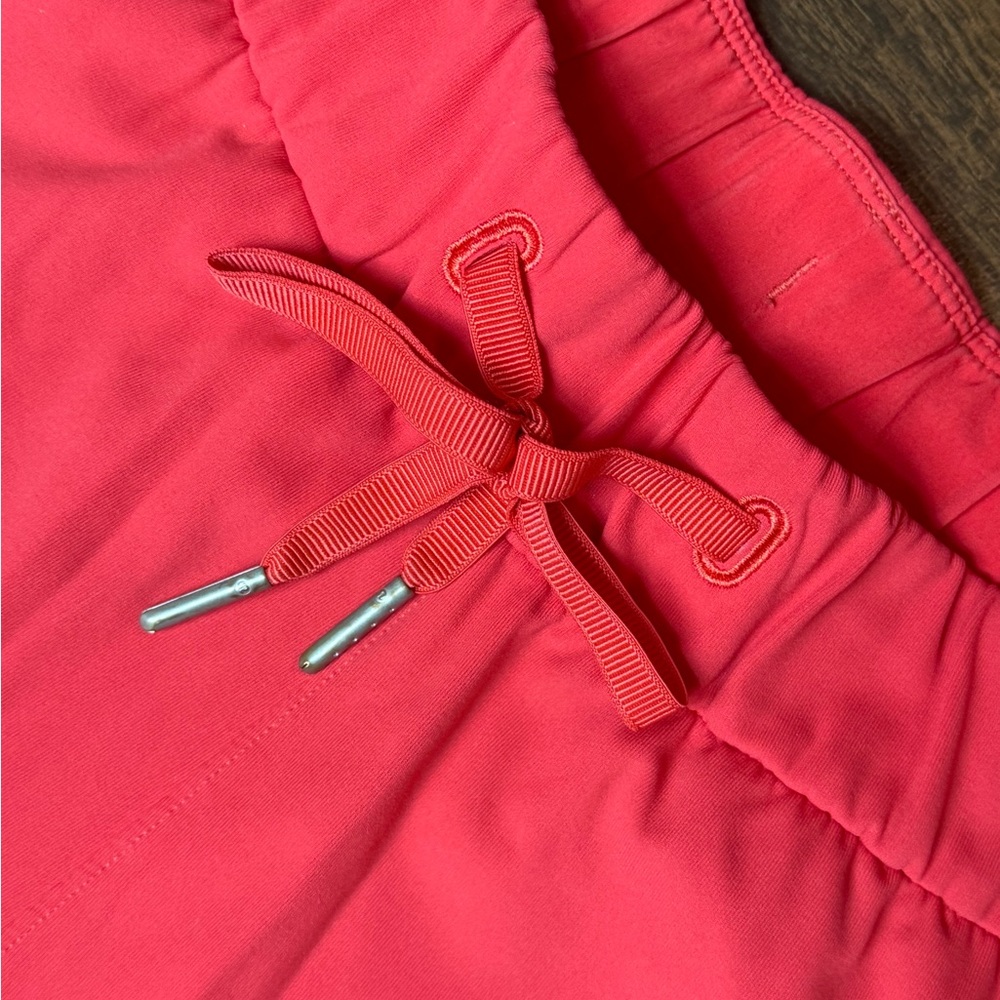 Lululemon On the Fly Shorts Size 10 Coral Pink Stretch Athleisure